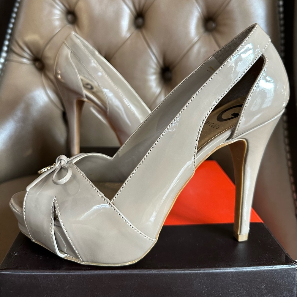 NIB Guess Taupe Ribbon Peep-Toe Heels